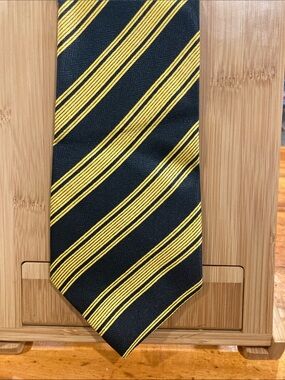 Black and Yellow Striped Men's Tie - Classic Diagonal Design